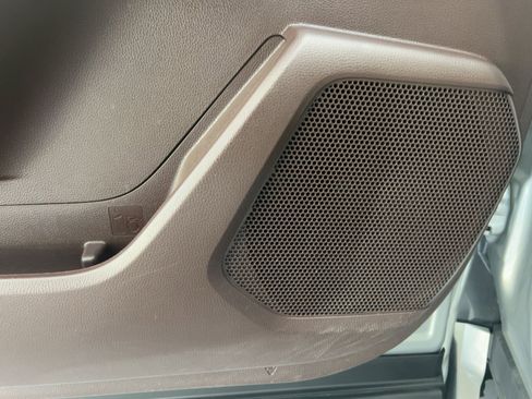 Used 2020 Toyota Highlander XLE image 22