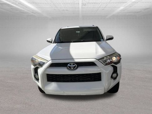 Used 2018 Toyota 4Runner SR5 AWD/4WD image 5