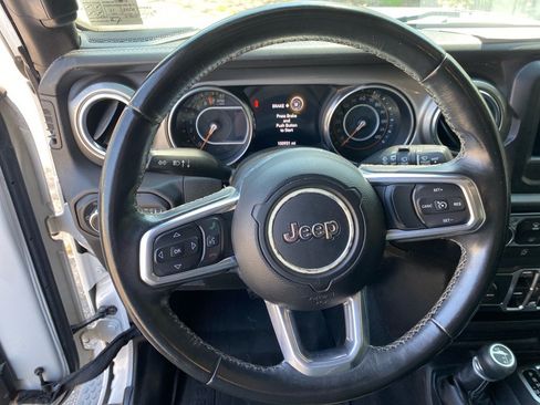 Used 2019 Jeep Wrangler Unlimited Sahara AWD/4WD image 11