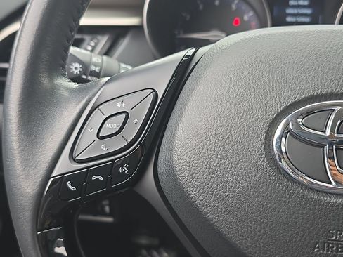 Used 2022 Toyota C-HR Limited FWD image 19