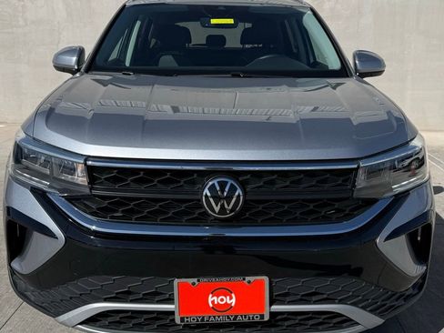 Used 2024 Volkswagen Taos SE image 2