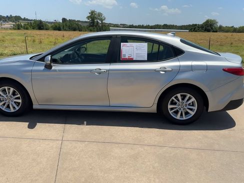 Used 2025 Toyota Camry LE FWD image 6