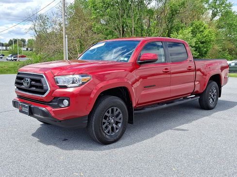 Certified 2022 Toyota Tacoma SR5 AWD/4WD image 3
