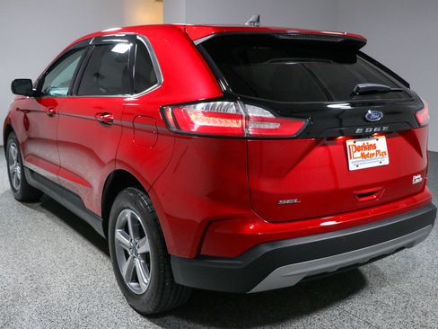 Used 2021 Ford Edge SEL w/ Convenience Package FWD image 9