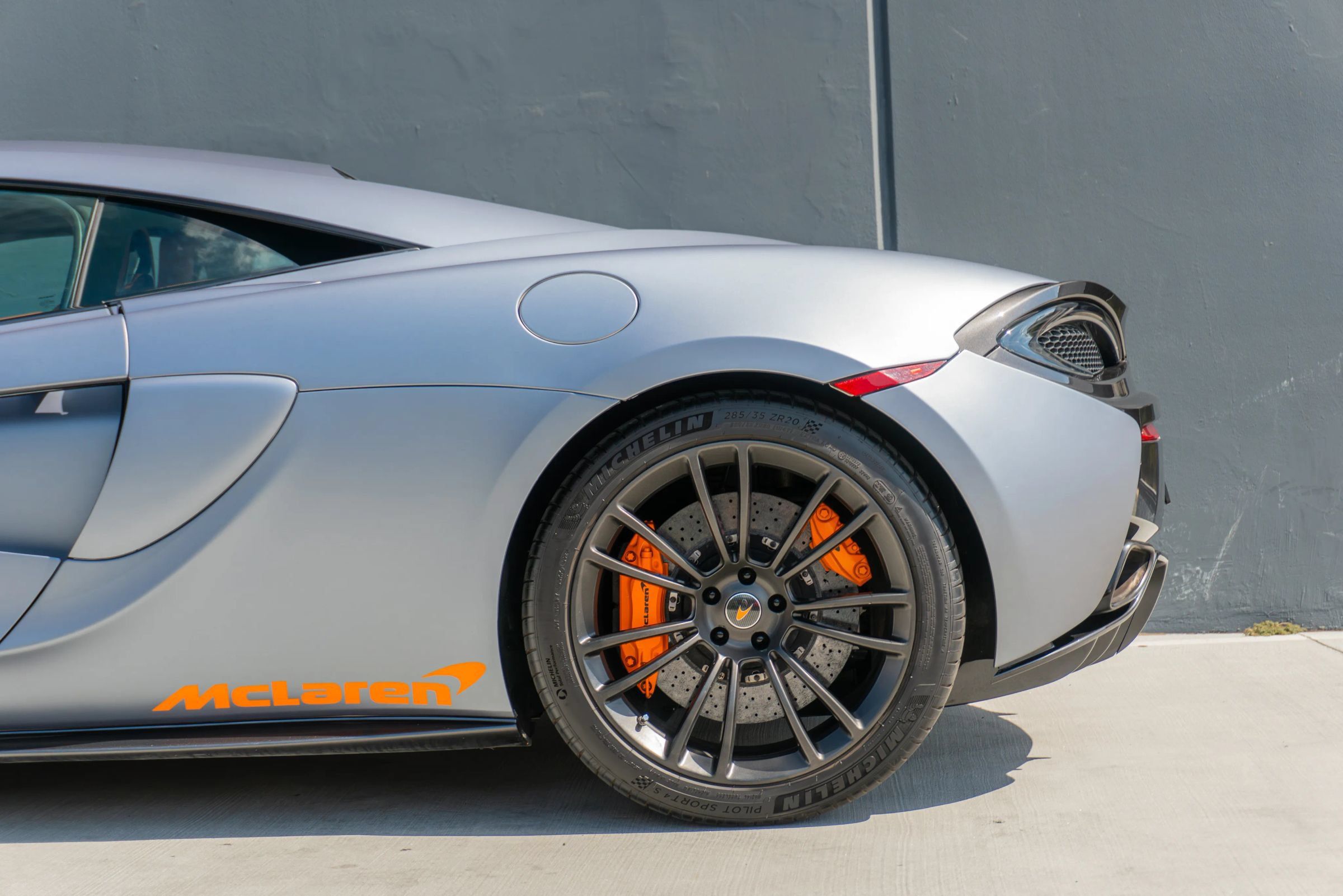 Used 2017 McLaren 570S Coupe RWD image 17