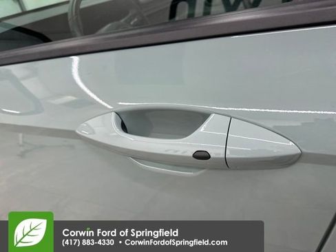 Used 2025 Hyundai Kona SEL image 21