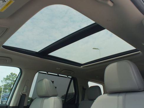 Used 2025 Honda Pilot Touring image 6