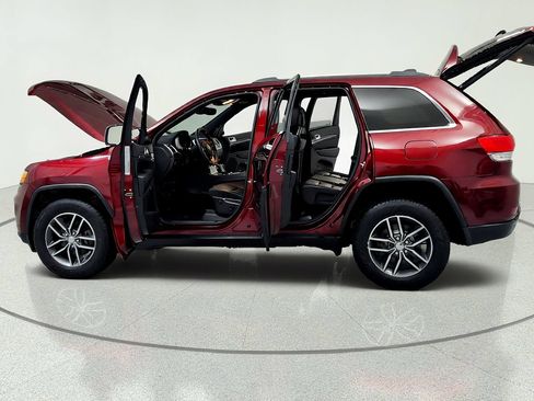 Used 2018 Jeep Grand Cherokee Limited AWD/4WD image 10