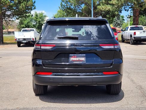 Used 2025 Jeep Grand Cherokee Altitude AWD/4WD image 12