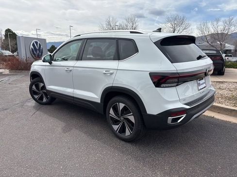 New 2026 Volkswagen Taos SE image 4