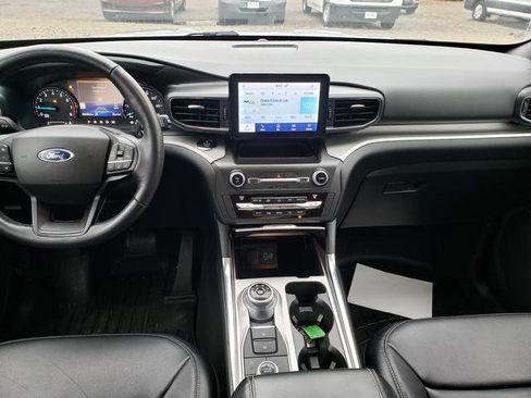Used 2020 Ford Explorer XLT w/ Equipment Group 202A image 17