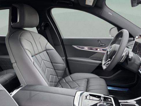 Used 2026 BMW 740i RWD image 19