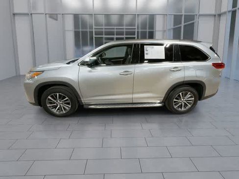 Certified 2017 Toyota Highlander XLE FWD image 5