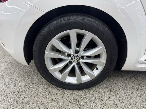 Used 2013 Volkswagen Beetle TDI FWD image 37