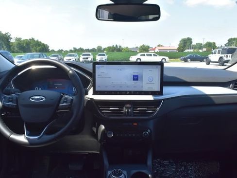 Used 2023 Ford Escape Platinum AWD/4WD image 37
