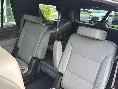 Used 2023 Chevrolet Tahoe Z71 w/ Luxury Package AWD/4WD image 35