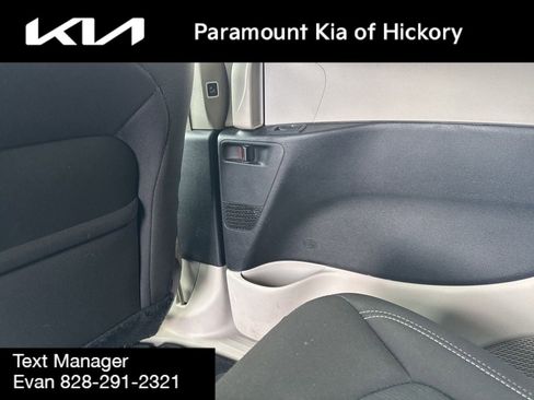 Used 2023 Chrysler Voyager LX image 14