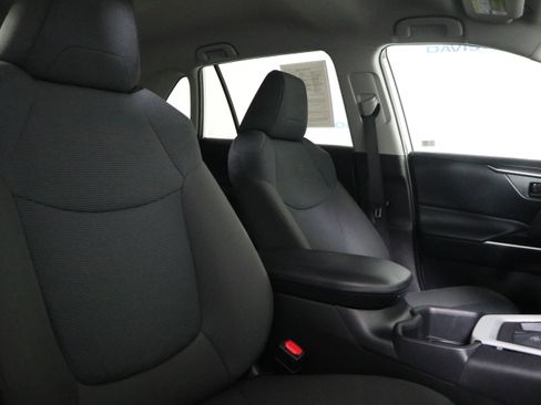Used 2022 Toyota RAV4 LE image 19