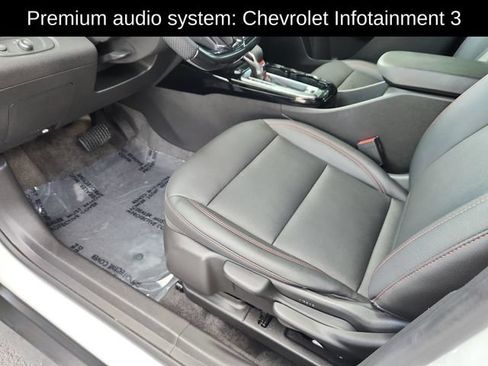 Used 2024 Chevrolet Trax RS w/ Sunroof Package FWD image 20