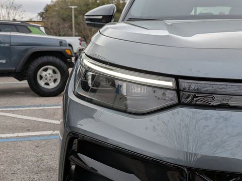 New 2026 Volkswagen Tiguan SE R-Line FWD image 10