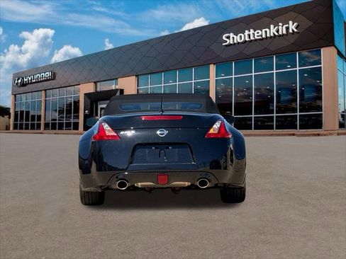 Used 2019 Nissan 370Z Touring image 7