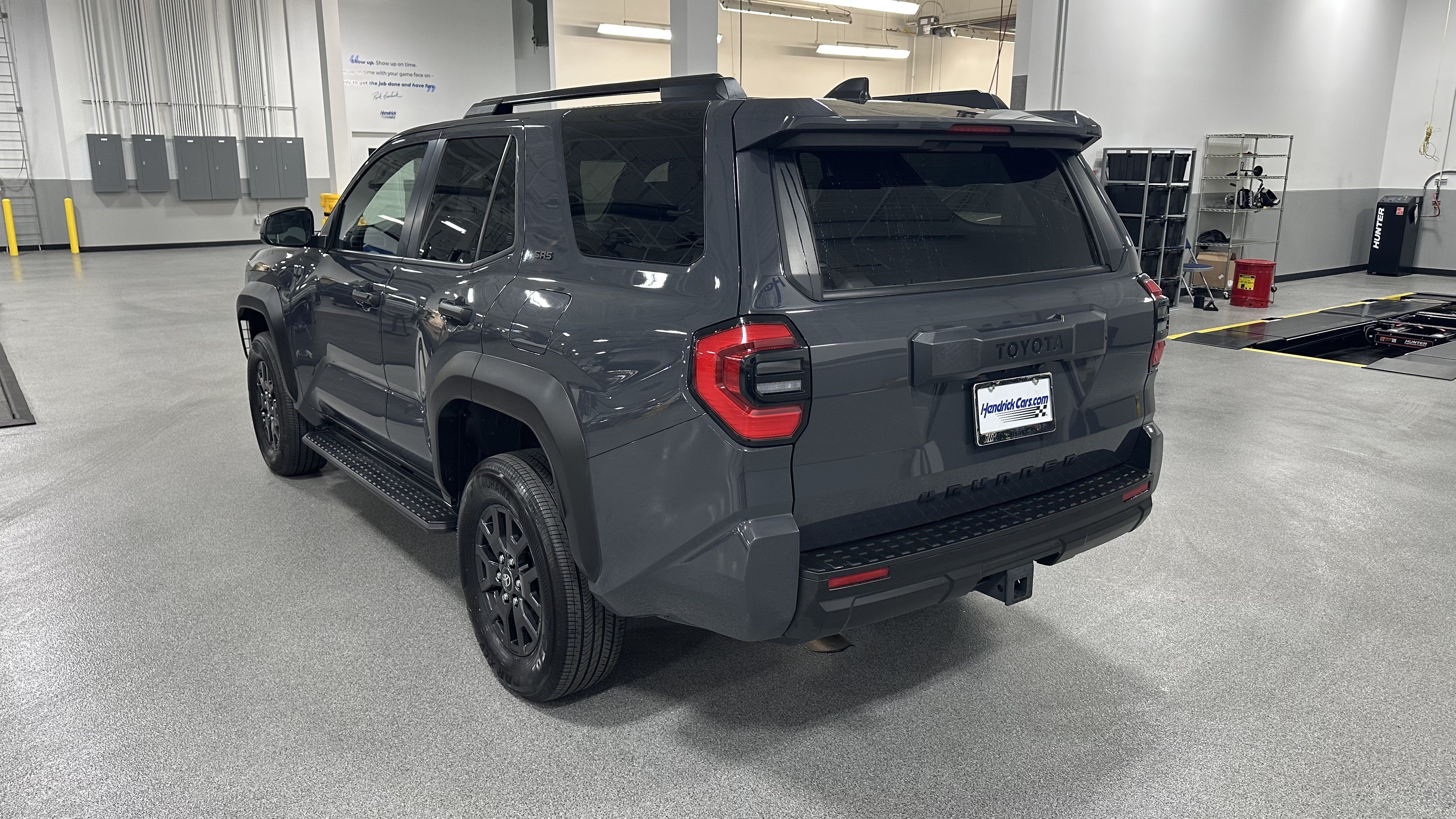 Used 2025 Toyota 4Runner SR5 AWD/4WD image 8