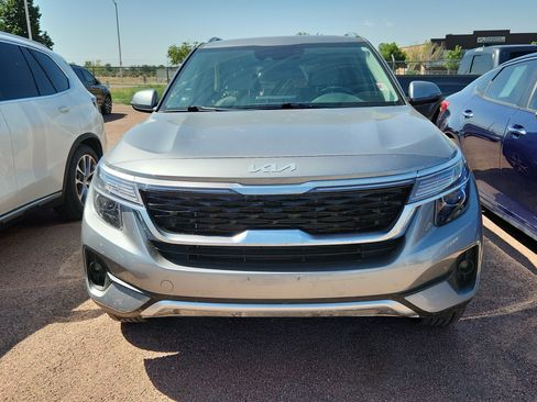 Used 2023 Kia Seltos EX AWD/4WD image 2