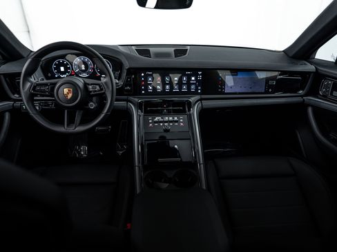 Certified 2025 Porsche Panamera 4 image 12