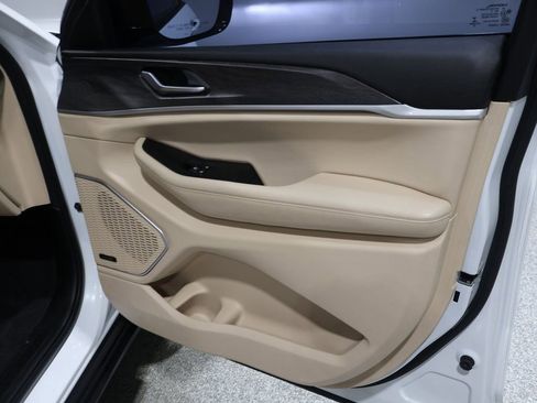 Used 2022 Jeep Grand Cherokee L Limited image 24