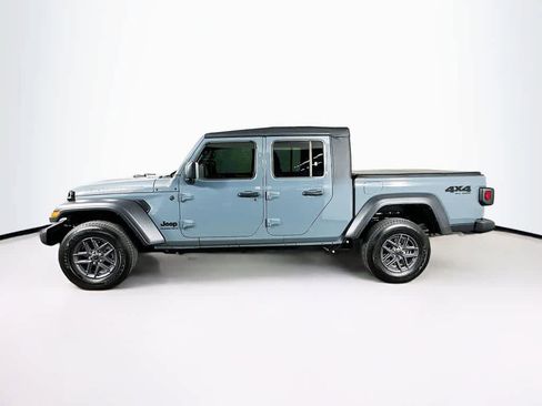 Used 2025 Jeep Gladiator Sport AWD/4WD image 3