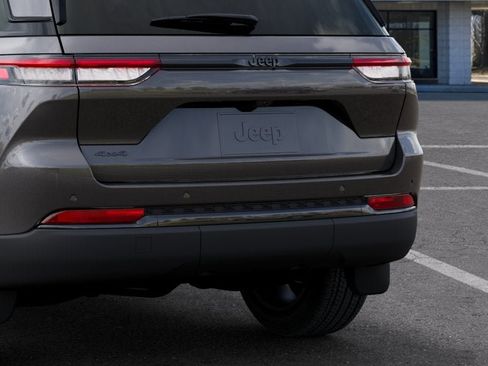 New 2025 Jeep Grand Cherokee Altitude w/ MOPAR Finishing Package image 33
