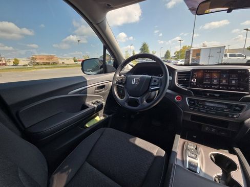 Used 2025 Honda Ridgeline Sport image 20