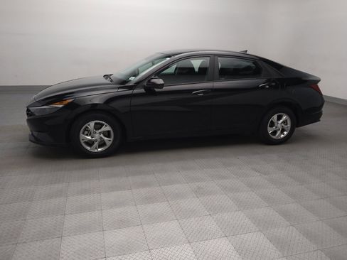 Used 2023 Hyundai Elantra SE image 2