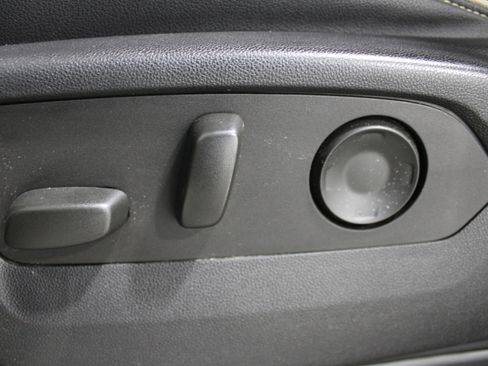 Used 2023 Chevrolet Suburban Premier image 4