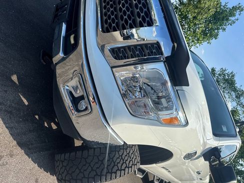 Used 2018 Nissan Titan SV AWD/4WD image 36