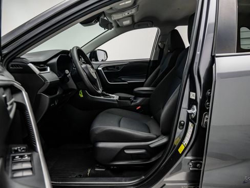 Used 2021 Toyota RAV4 LE image 33