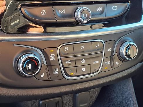 Used 2023 Chevrolet Traverse LT w/ Midnight/Sport Edition image 12