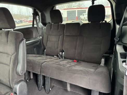 Used 2014 Dodge Grand Caravan SE image 17