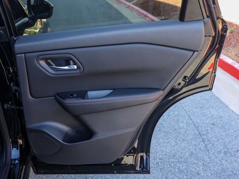 Used 2025 Nissan Rogue SV image 19