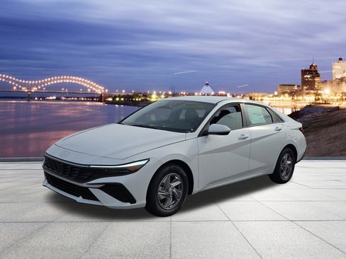 New 2026 Hyundai Elantra SE image 1