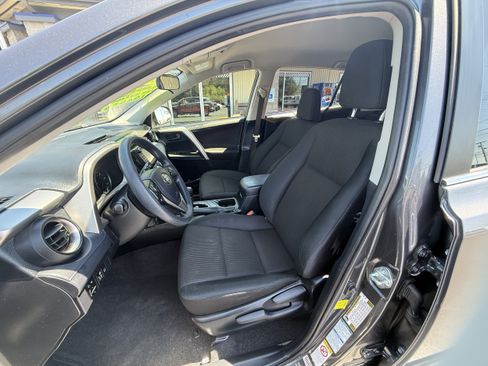 Used 2018 Toyota RAV4 LE w/ All Weather Liner Package AWD/4WD image 8