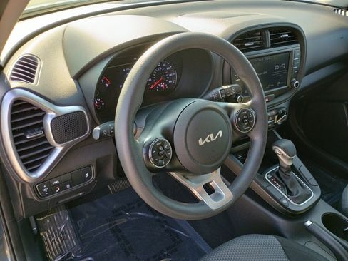 Used 2022 Kia Soul LX w/ Technology Package image 11