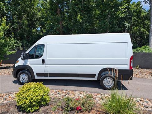 Used 2023 RAM ProMaster 2500 w/ Convenience Group FWD image 2