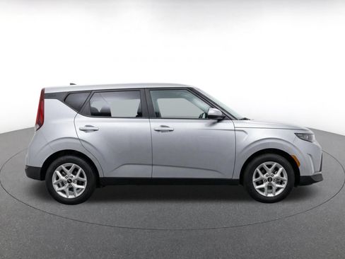 Used 2025 Kia Soul LX w/ LX Technology Package FWD image 14