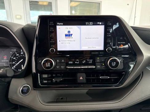 Used 2021 Toyota Highlander XLE FWD image 26