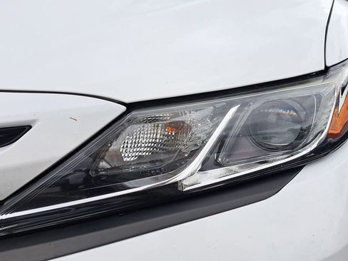 Used 2020 Toyota Camry SE image 6