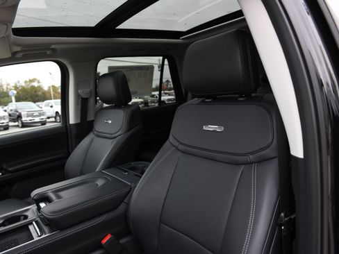 New 2025 Ford Expedition Platinum w/ Driver's Package image 25