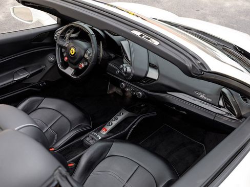 Used 2019 Ferrari 488 Spider RWD image 18