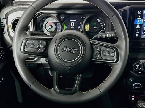 Used 2024 Jeep Wrangler Unlimited AWD/4WD image 25