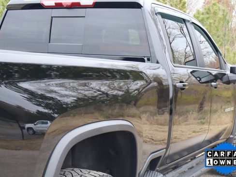 Used 2025 Chevrolet Silverado 2500 ZR2 w/ Technology Package image 6